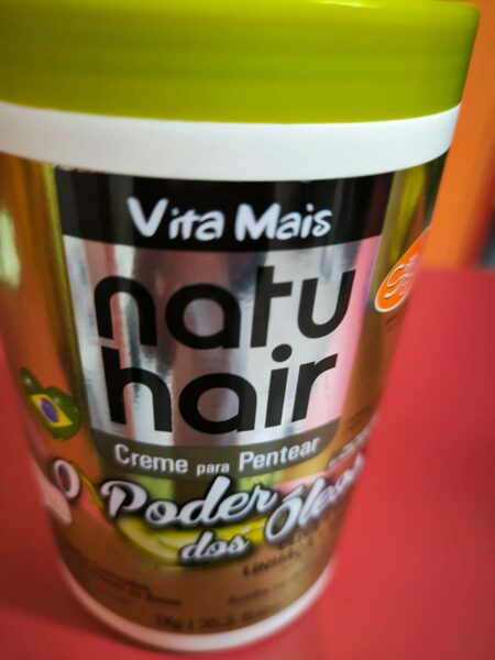 Crème coiffante à base de mélange de plusieurs huiles